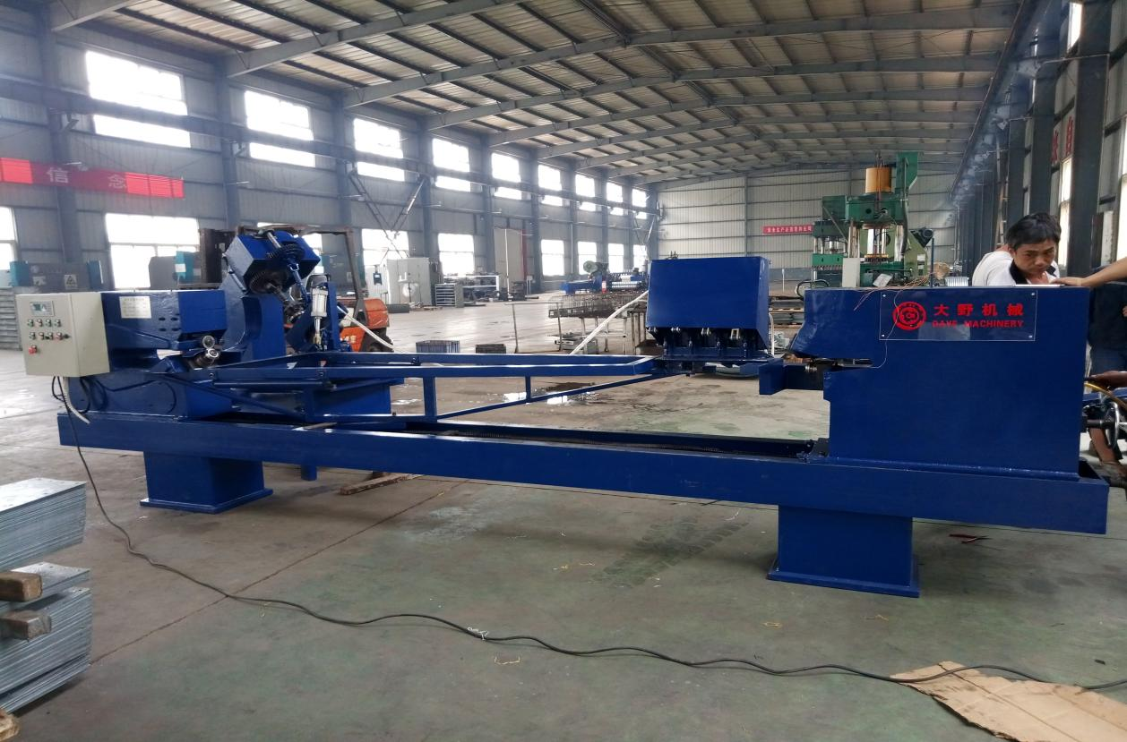 新鄉(xiāng)市大野機(jī)械制造有限公司對(duì)料塔扇形彎邊機(jī)的開發(fā)研制，升級(jí)換代的變化。